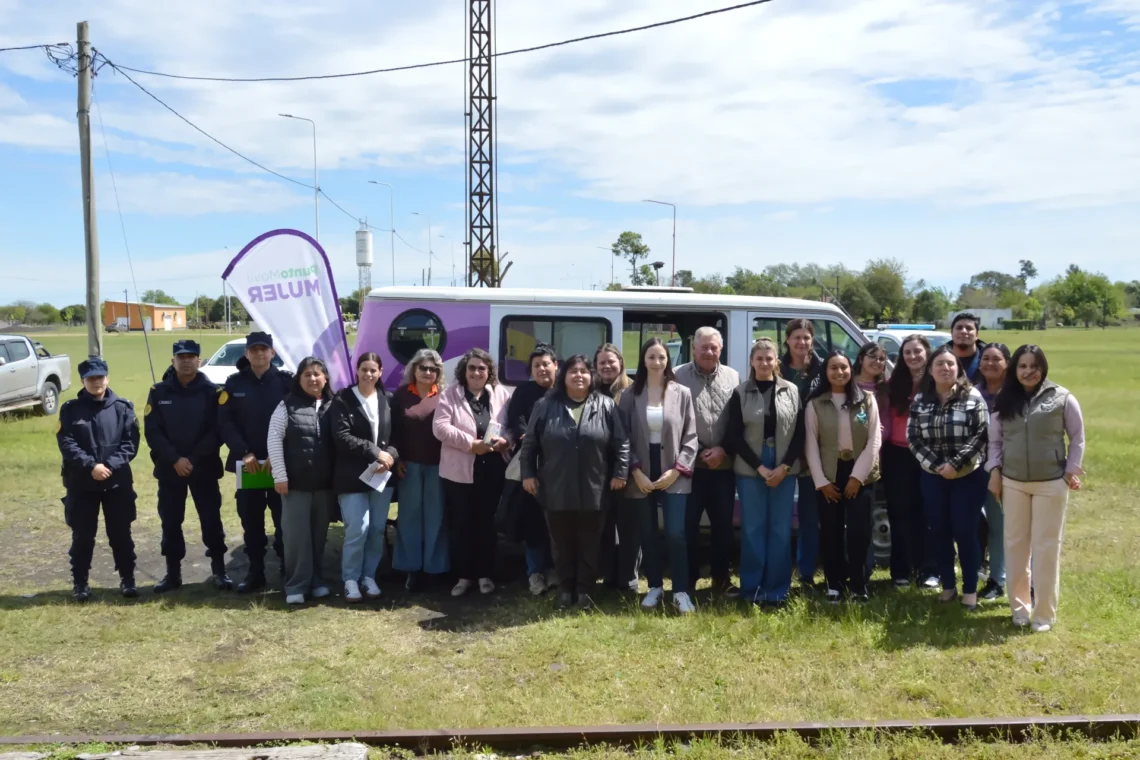 El Gobierno provincial desplegó el «Punto Móvil Mujer» en El Cimarrón para capacitar a equipos locales en violencia de género