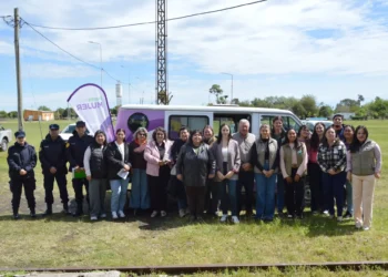 El Gobierno provincial desplegó el «Punto Móvil Mujer» en El Cimarrón para capacitar a equipos locales en violencia de género