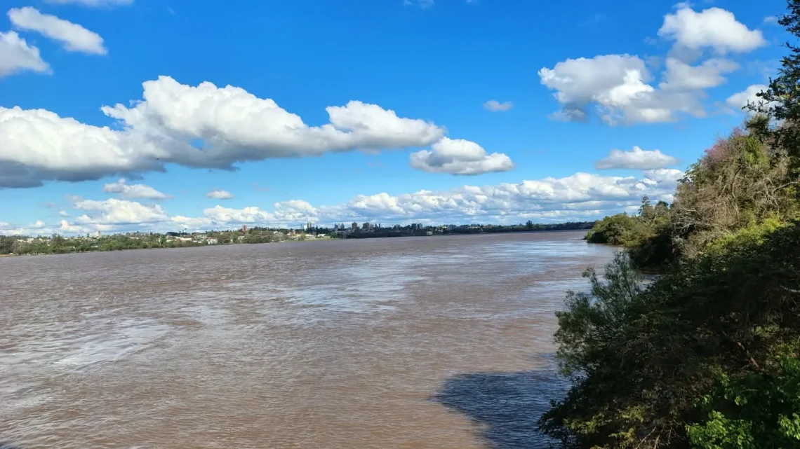 Creciente del río Uruguay: Realizan evacuaciones preventivas en Concordia