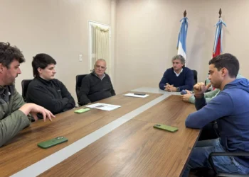 El Intendente Bravo se reunió y recibió una importante propuesta de jóvenes referentes de la Industrial local