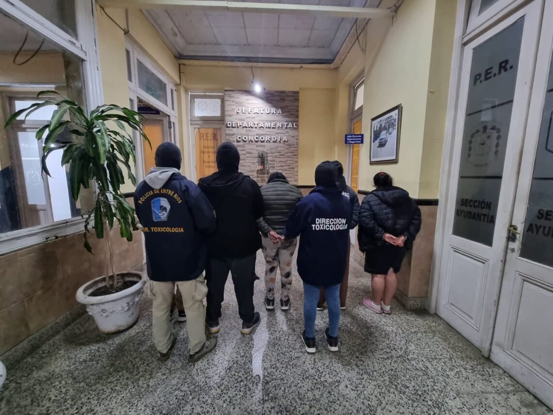 Nuevo golpe al narcomenudeo en Concordia: secuestraron 500 dosis de cocaína y hay cinco detenidos tras allanamientos en el barrio los pájaros