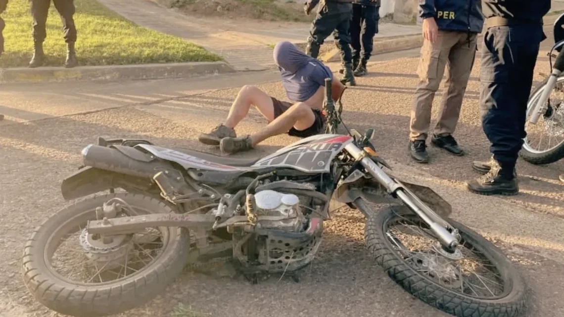 Detuvieron a un hombre tras una persecución policial y recuperaron una motocicleta robada en Concordia